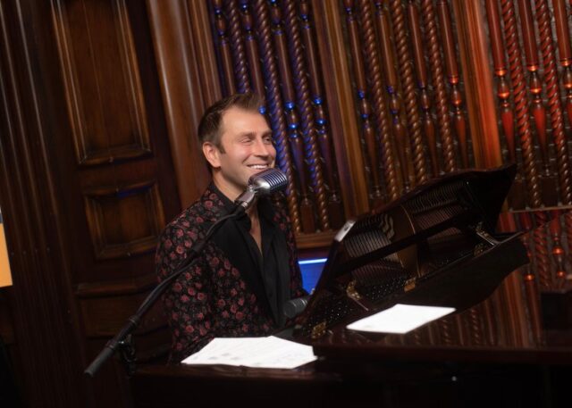 Live entertainment- Phil Thompson