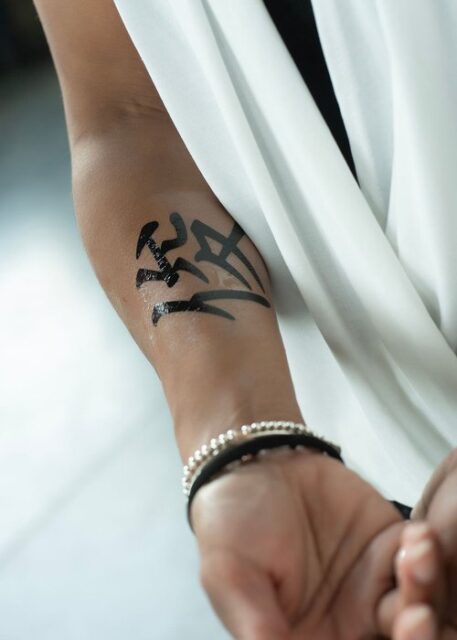 The temporary tattoo featuring a personalized kanji symbol